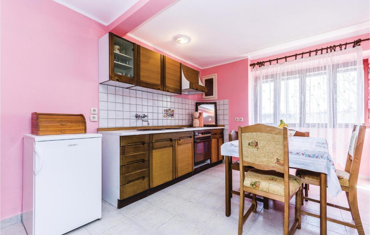 Cozy Apartment In Vrsar With Kitchen 外观 照片
