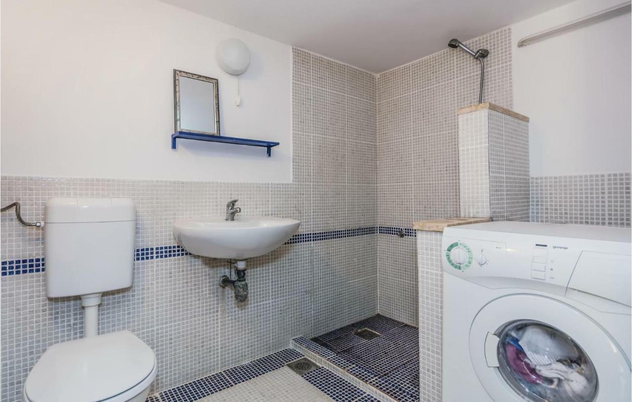 Cozy Apartment In Vrsar With Kitchen 外观 照片