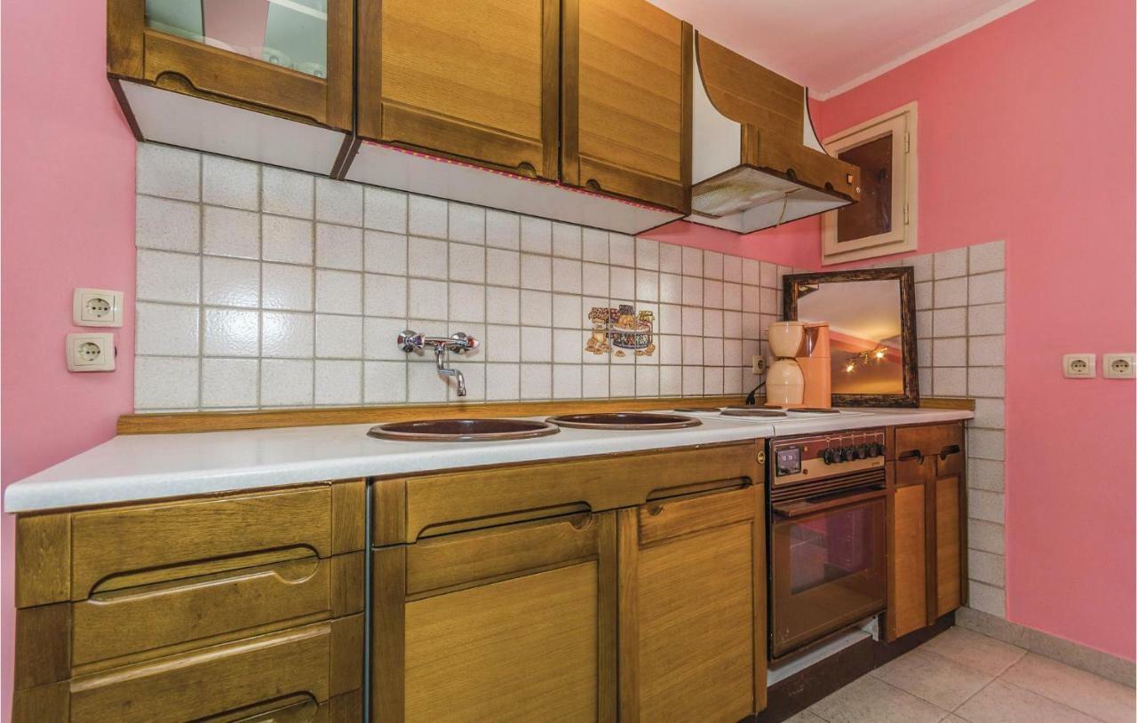 Cozy Apartment In Vrsar With Kitchen 外观 照片